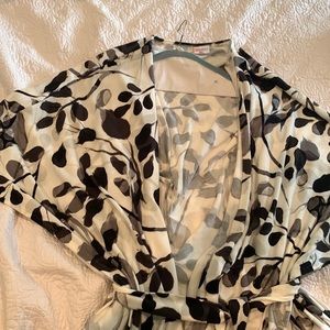 LuLaRoe SaVannah wrap L/XL
